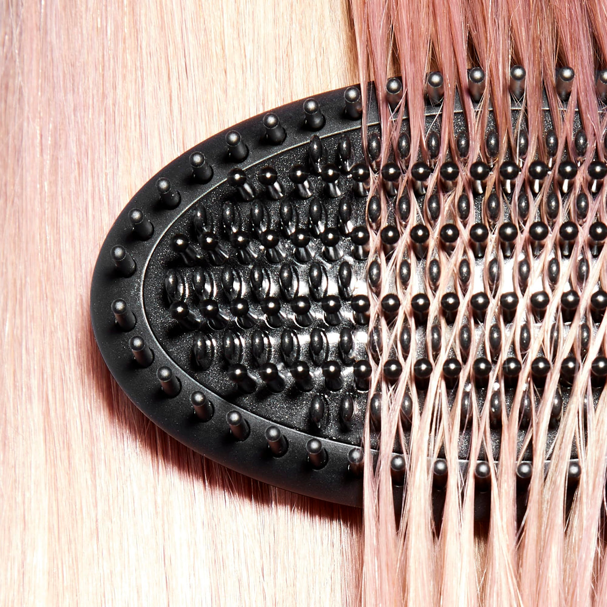 ghd Glide smoothing hot air brush refreshes second-day hair with ease