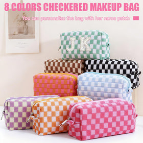 Giesiery checkered makeup bag packaging highlights durable knitted fabric.