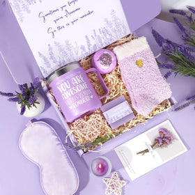 GiftPeak lavender scented candle for a calming atmosphere and cozy moments.