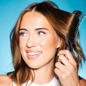 GIMME Beauty Vented Detangling Brush bristles close-up highlights heat-resistant design.