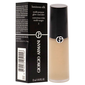 GIORGIO ARMANI Luminous Silk Concealer applicator tip with smooth blending look