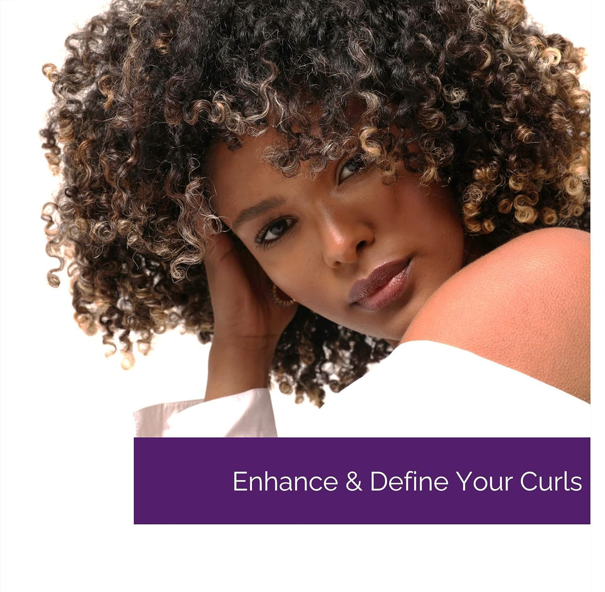 GIOVANNI Curl Habit texture shot of shampoo lather, illustrating color-safe cleansing.