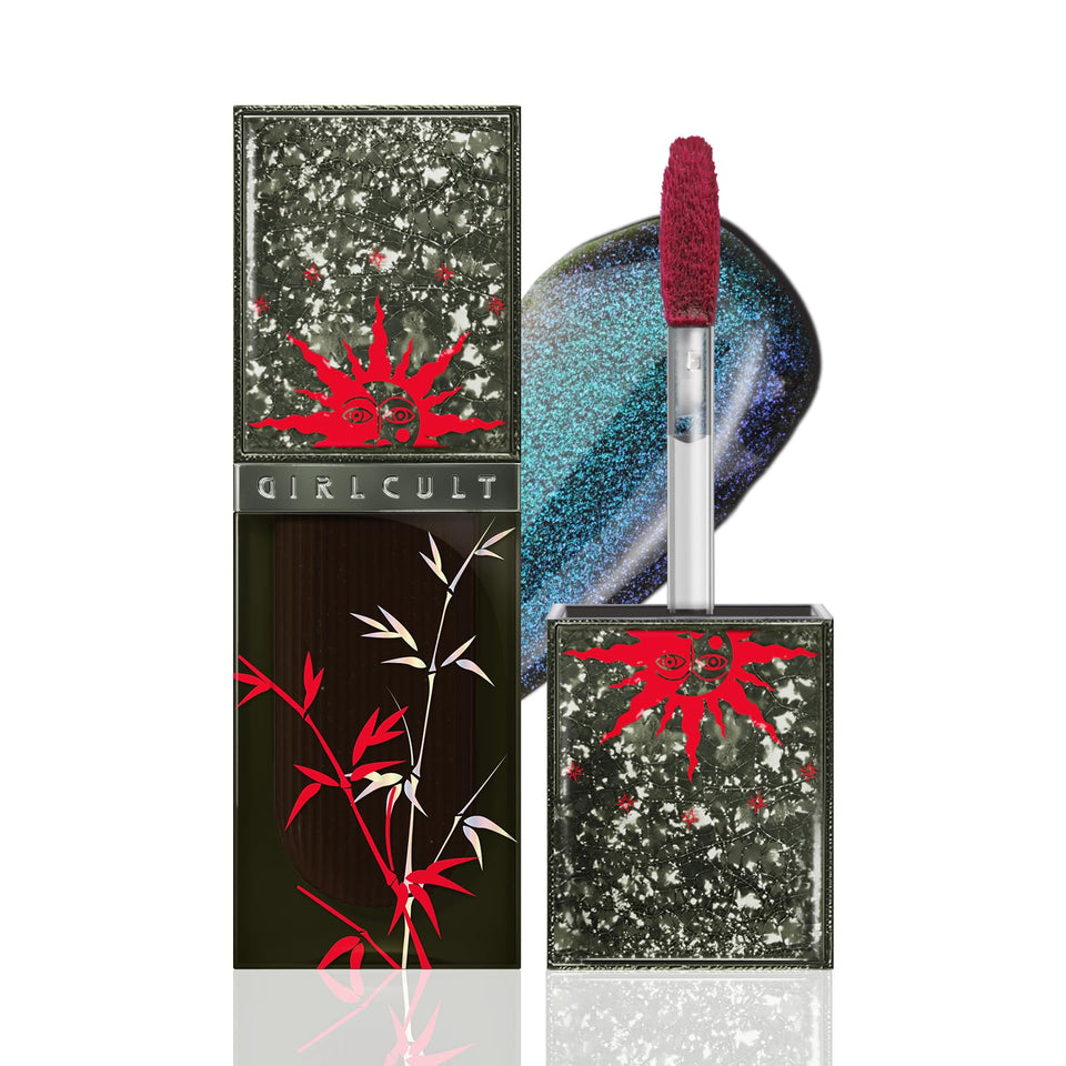 GIRLCULT Glass Shine Lip Gloss on lips delivering a vivid high shine finish