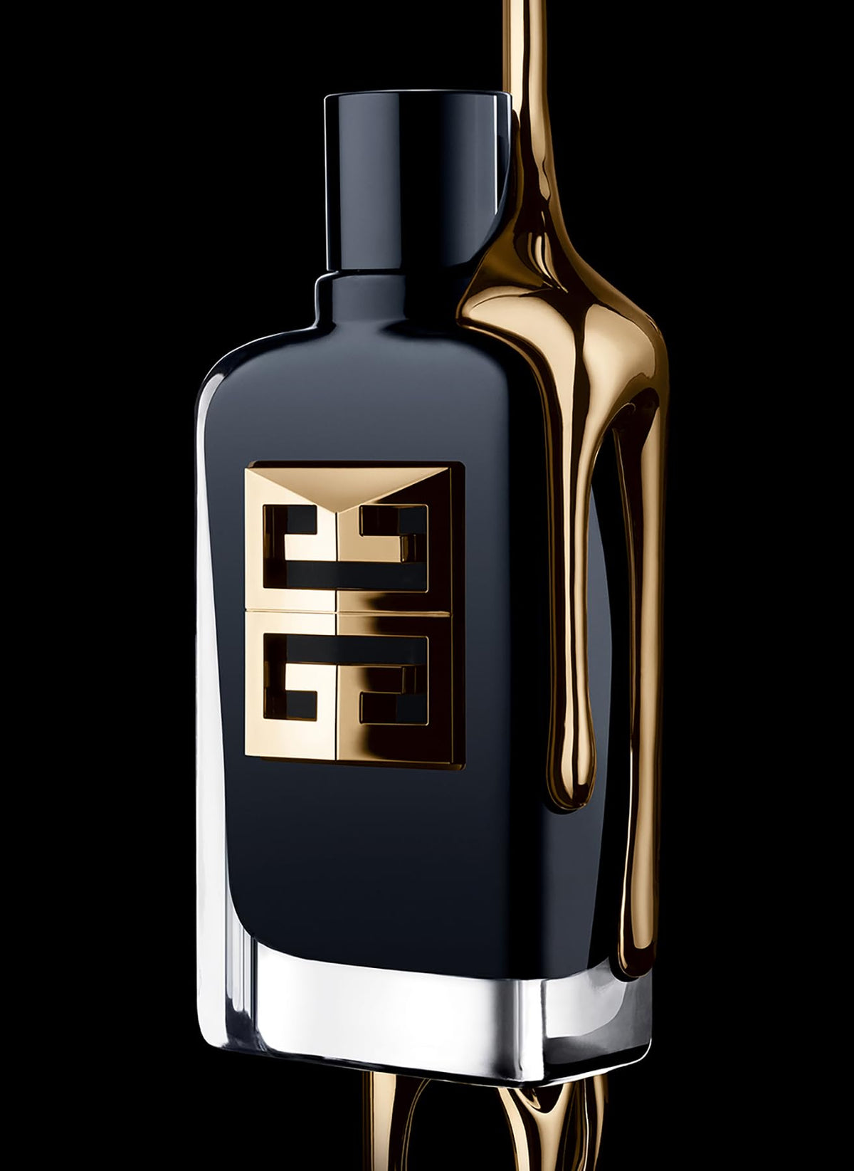 Givenchy Gentleman Society Ambree spray action conveys bold longevity.