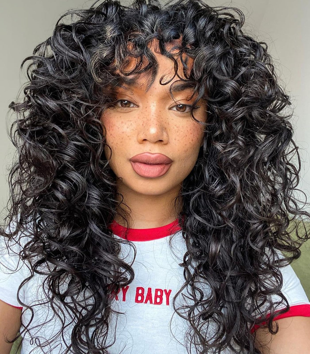 GKtineke 20-inch natural black curly wig with bangs for everyday styling