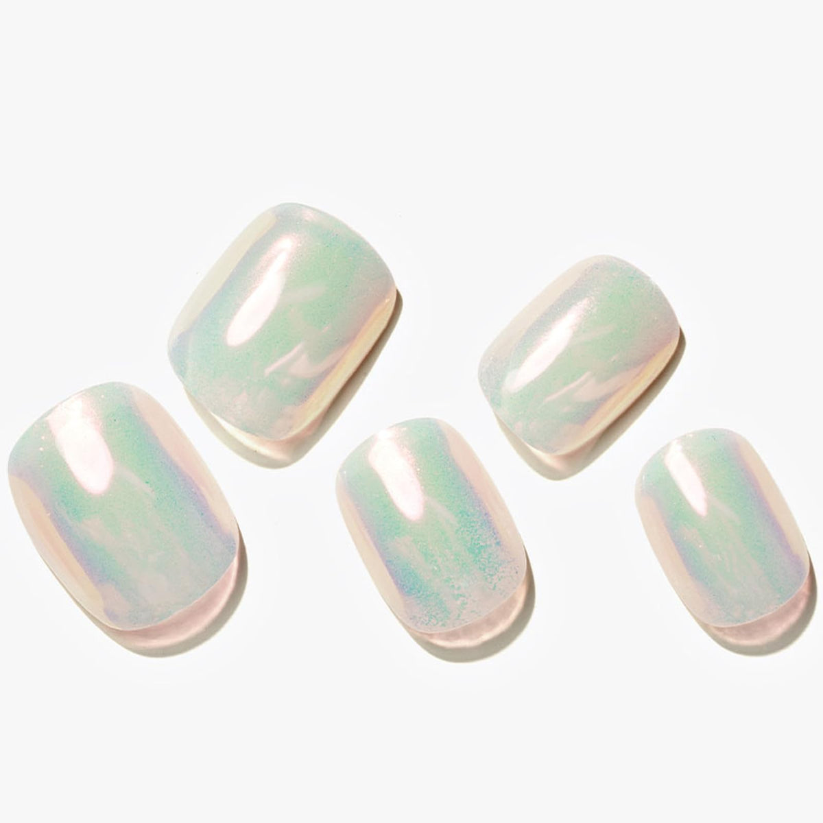 GLAMERMAID double-structured design delivers durable tips with natural cuticle fit.