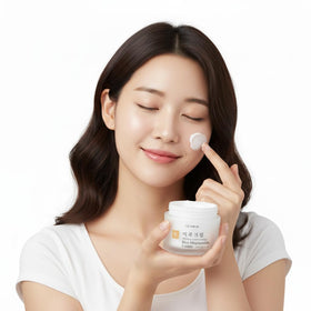Glamfox Rice Niacinamide Cream packaging display signaling premium K-beauty experience.