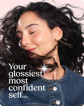 Glaze Supergloss Babassu oil infusion nourishes and smooths dry strands.