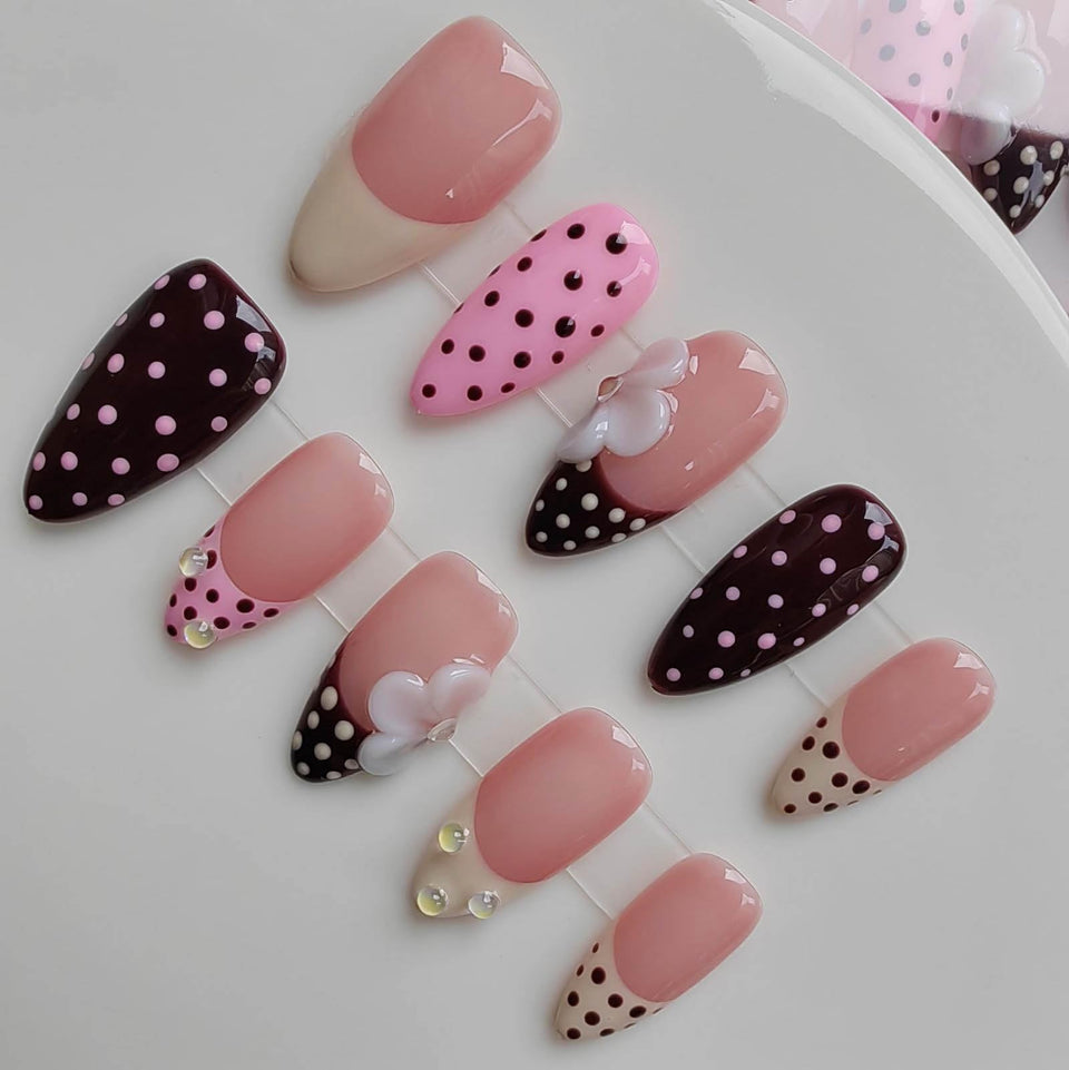 Gleamrain Almond Handmade Nails with a soft pink base for daily elegance.
