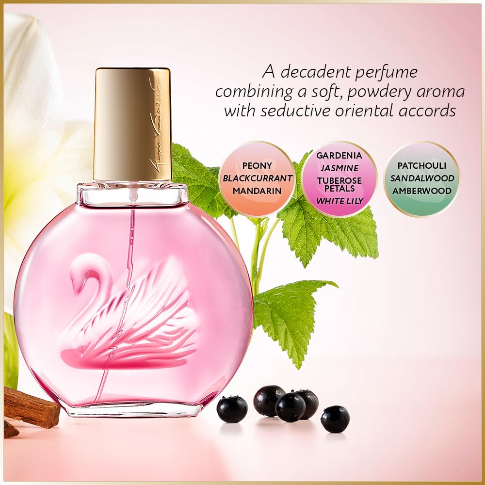 Gloria Vanderbilt Minuit New York bottle close-up showcases vivid floral notes.