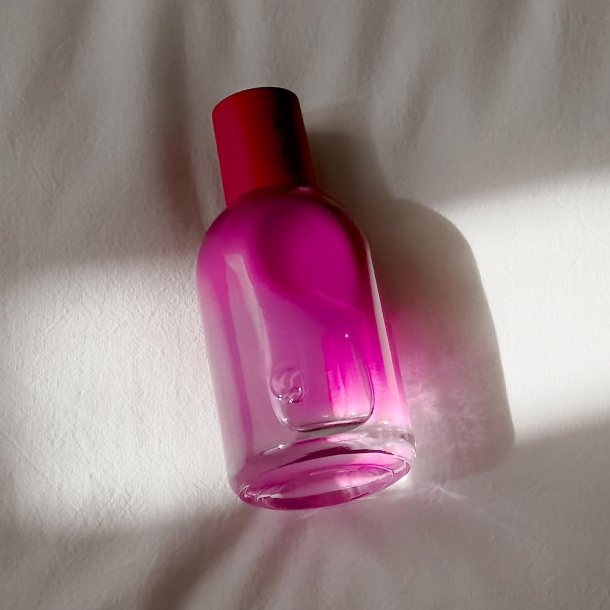 Glossier You Rêve everyday-use scenario showcases unisex appeal.