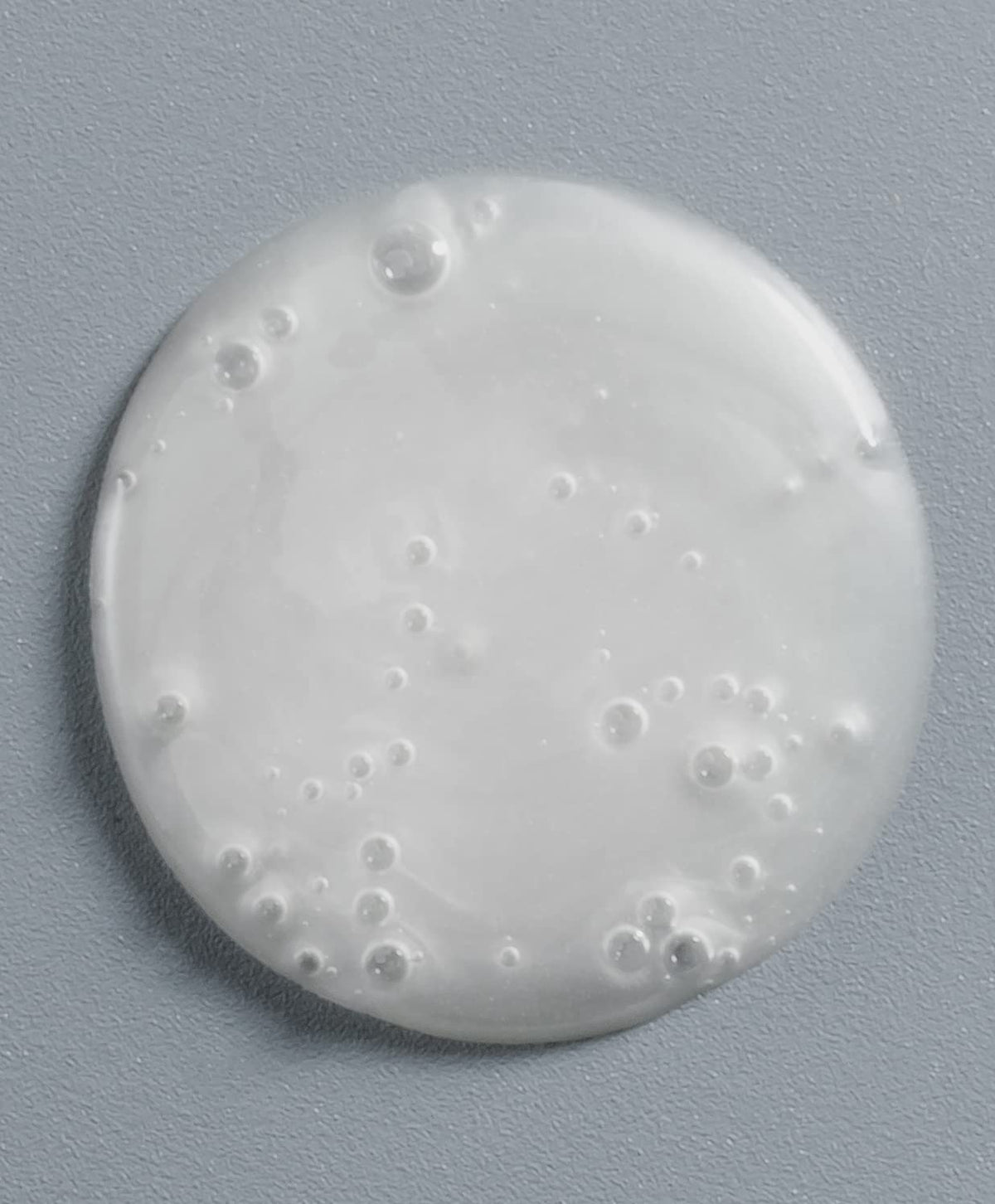 GO247 Daily Shampoo hand lather, creamy cleansing experience