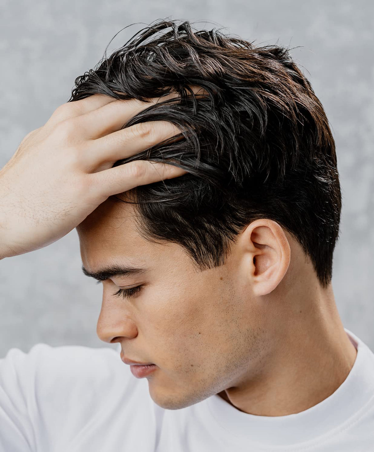 GO247 Mint Thickening Shampoo cooling effect visible in product scene.