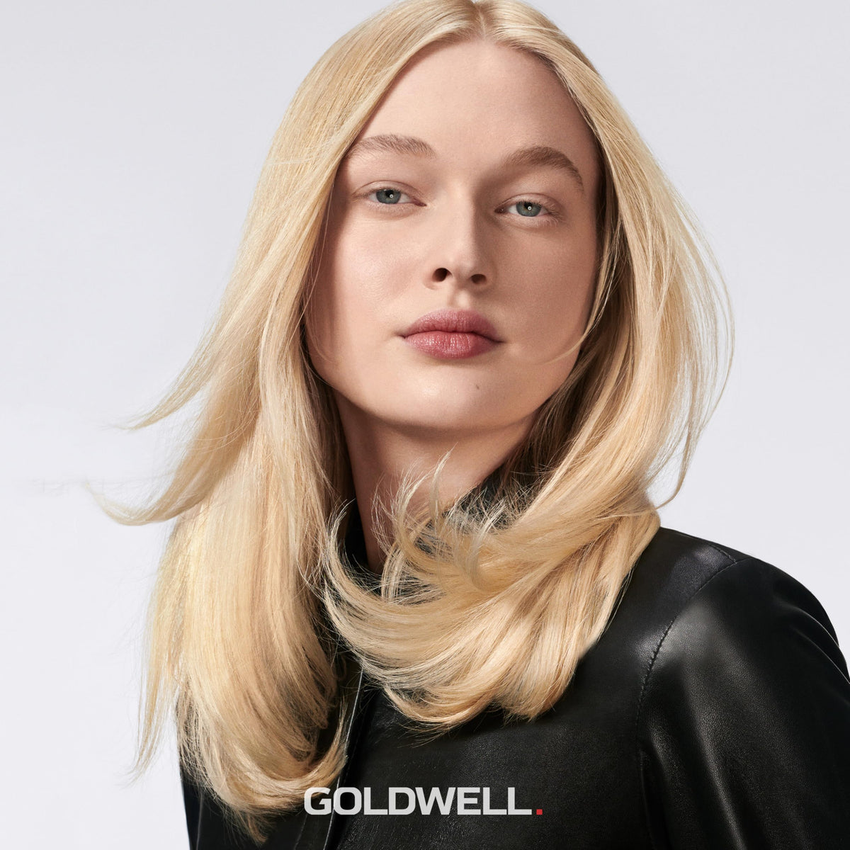 Color luminosity boost from Goldwell StyleSign Weightless Shine-Oil on color-treated hair