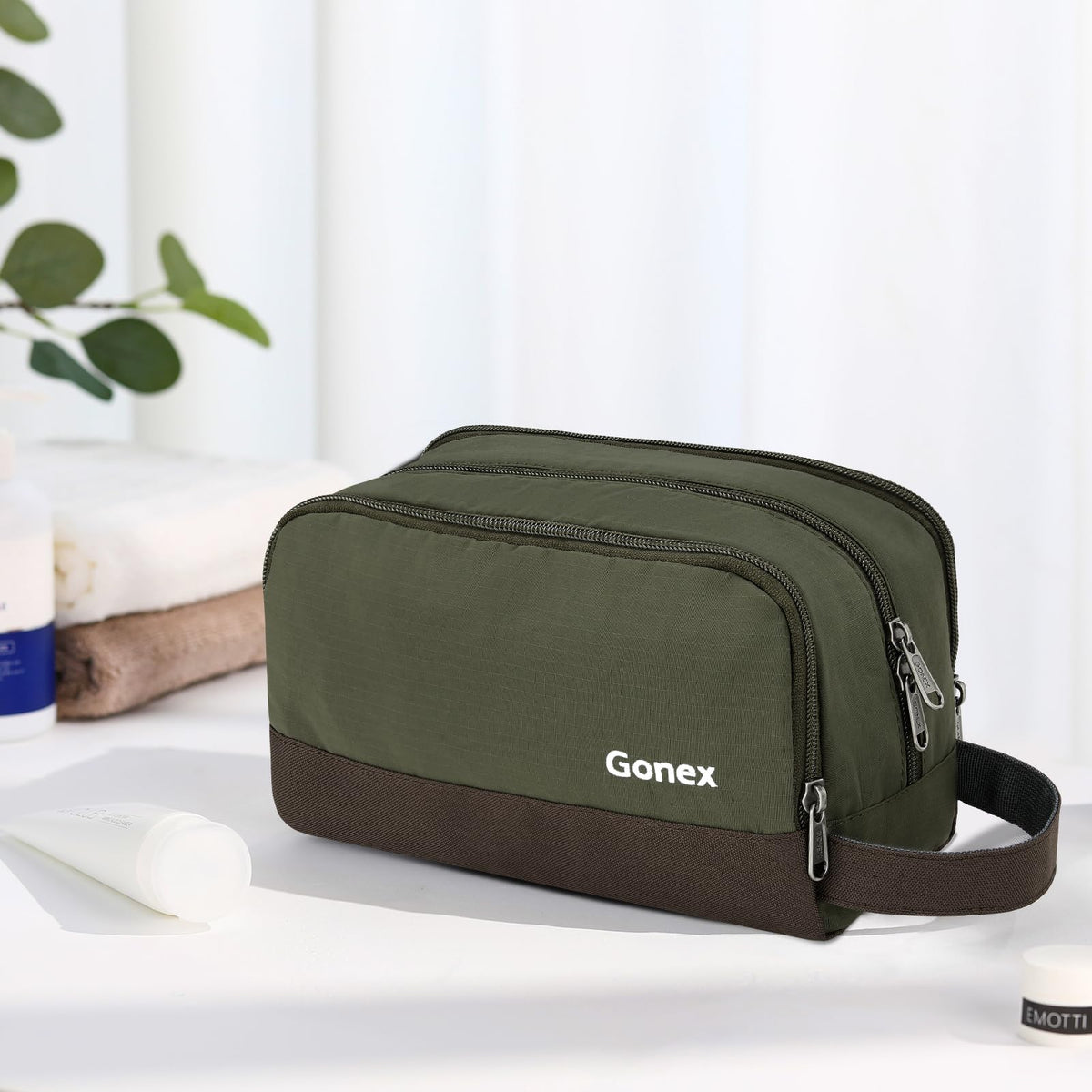 Gonex smart-size toiletry bag suitable for small suitcases or gym bags