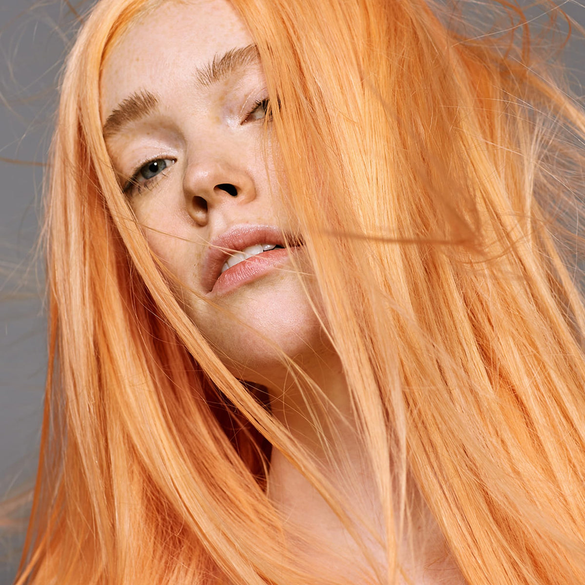 Good Dye Young peach fuzz application tool, easy coverage for even, salon-like results.