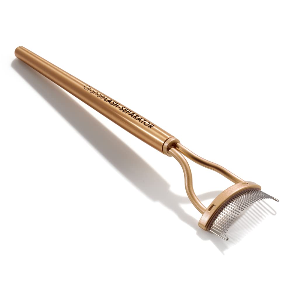 Grande Cosmetics GrandLASH-SEPARATOR contour hugs lashes without tugging during application.