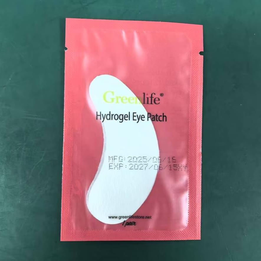 GreenLife under-eye gel pads in use during lash treatments provide stability
