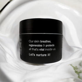 Fragrance-free and dermatologist-tested formula suitable for sensitive skin.