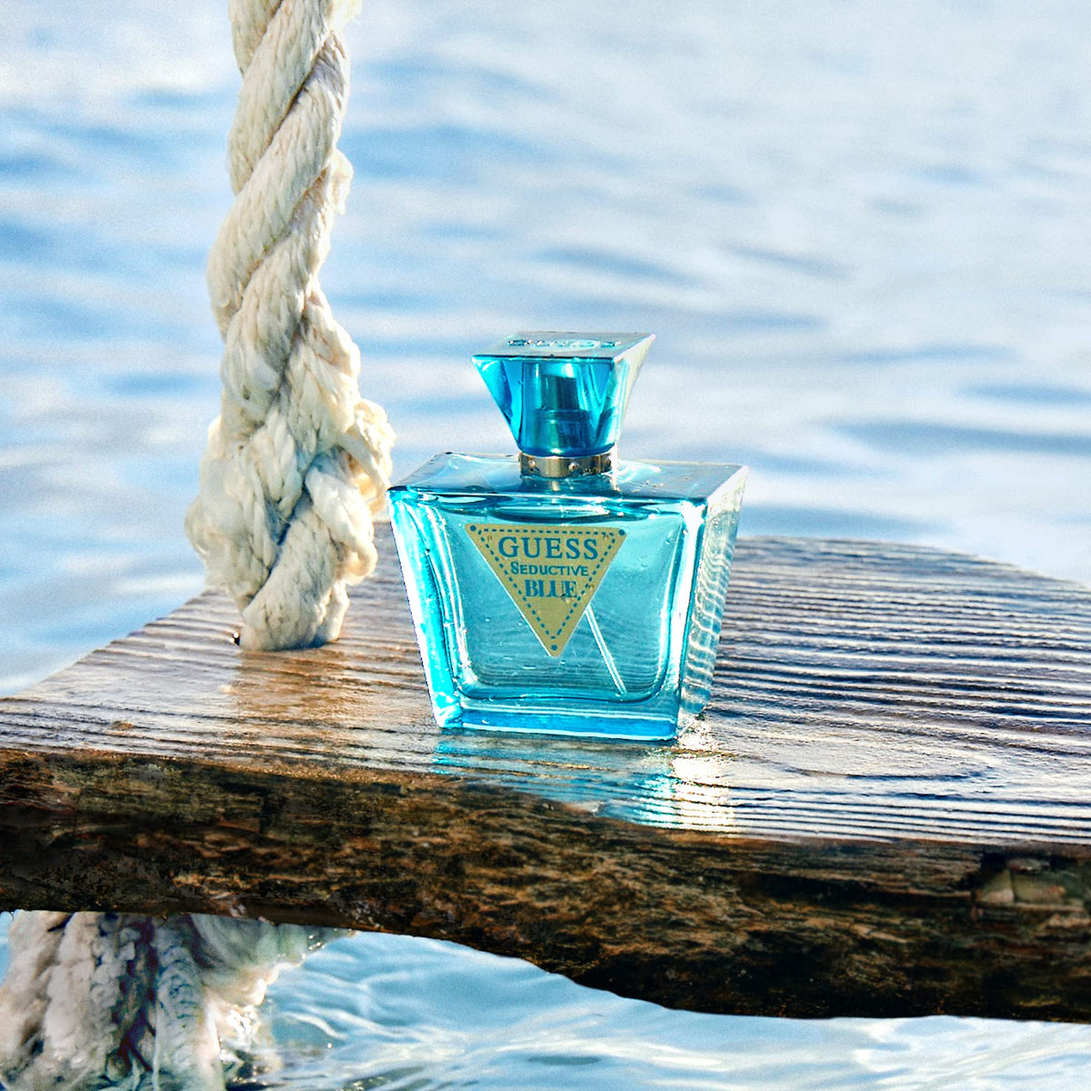 GUESS Seductive Blue perfume spray, easy application on pulse points