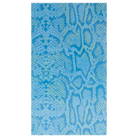 GUESS Seductive Blue lifestyle shot – everyday elegance in motion.
