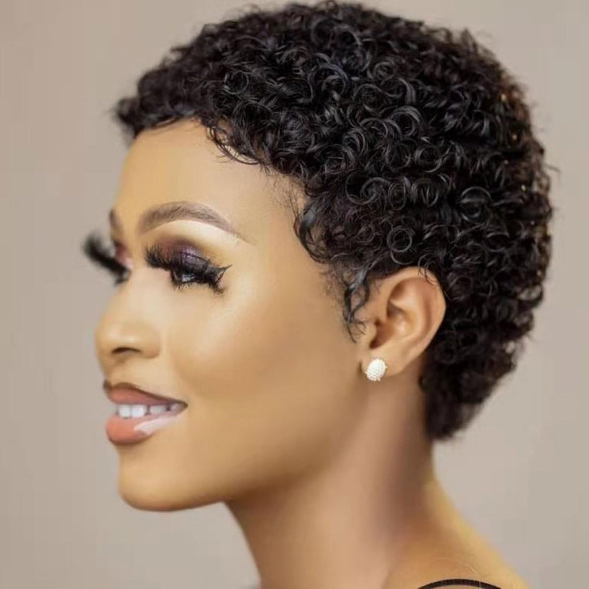 Guree Hair glueless wear-and-go wig with short curls and bangs for quick styling