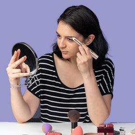 Gurelax safe-for-sensitive-skin build minimizes irritation during daily brow care.