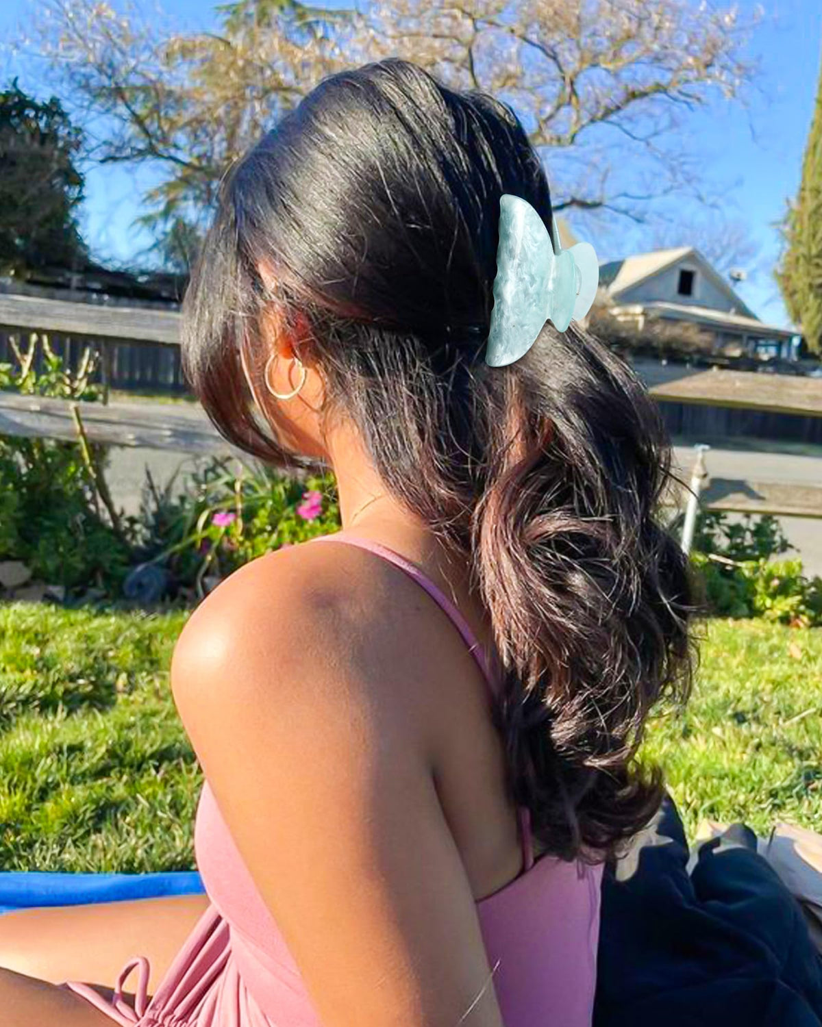 HAIMEIKANG four-pack hair clips provide versatile styling options daily.