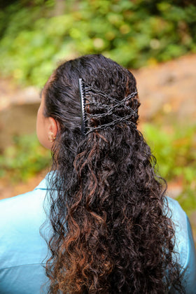 HairZing Comfy Comb raised spine detail keeps the head flat.