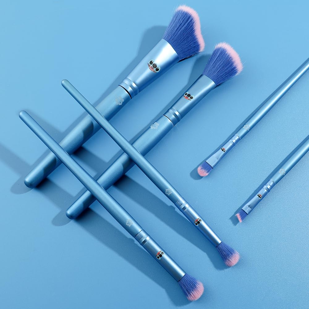 Hamowtux Stitch blush brush for natural-looking color and easy blending
