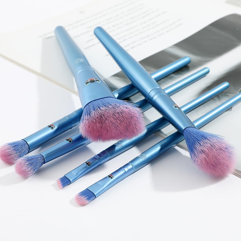 Hamowtux Stitch concealer brush for seamless coverage and soft edges