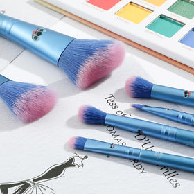 Hamowtux Stitch eyeshadow brush for precise, blendable color on lids