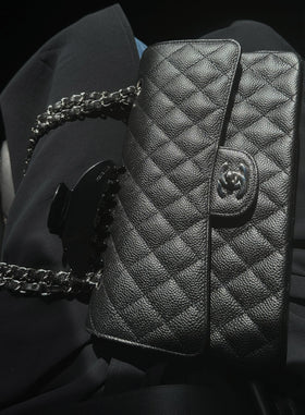 Hana Mia gift-ready black clip for stylish gifting.