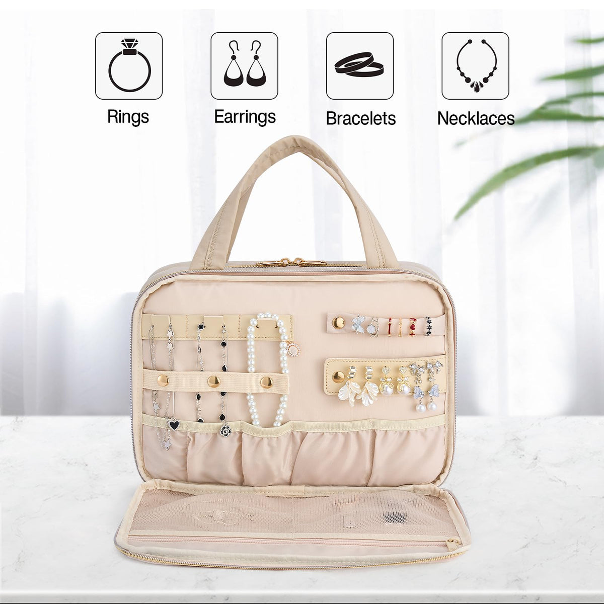Hanke water-resistant fabric protects contents while on the go.