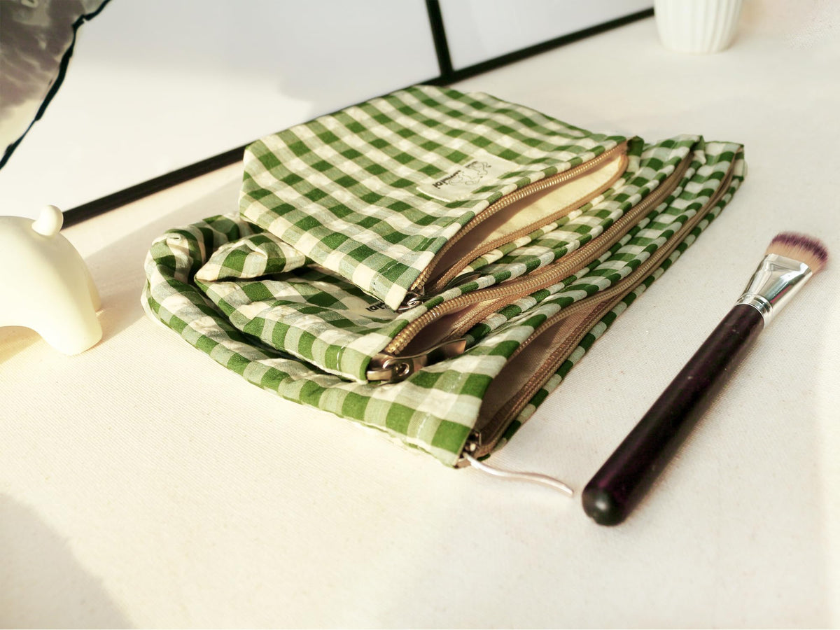 HAPPYHEIDI wide-opening pouch for easy access during travel