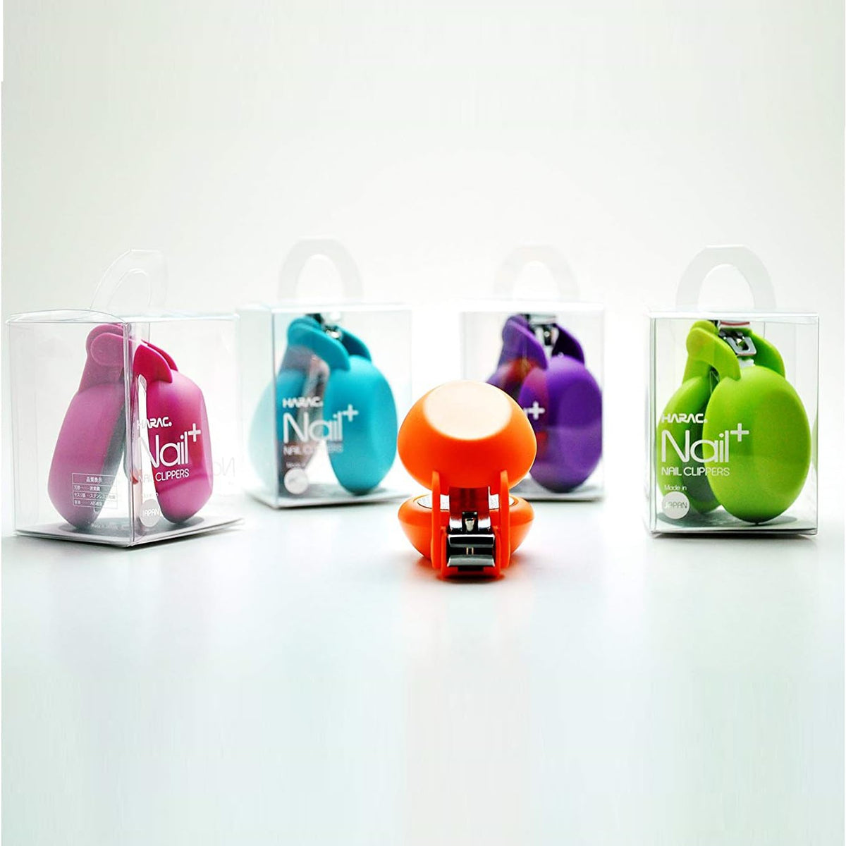 HARAC no-mess nail catcher prevents nail scatter during grooming