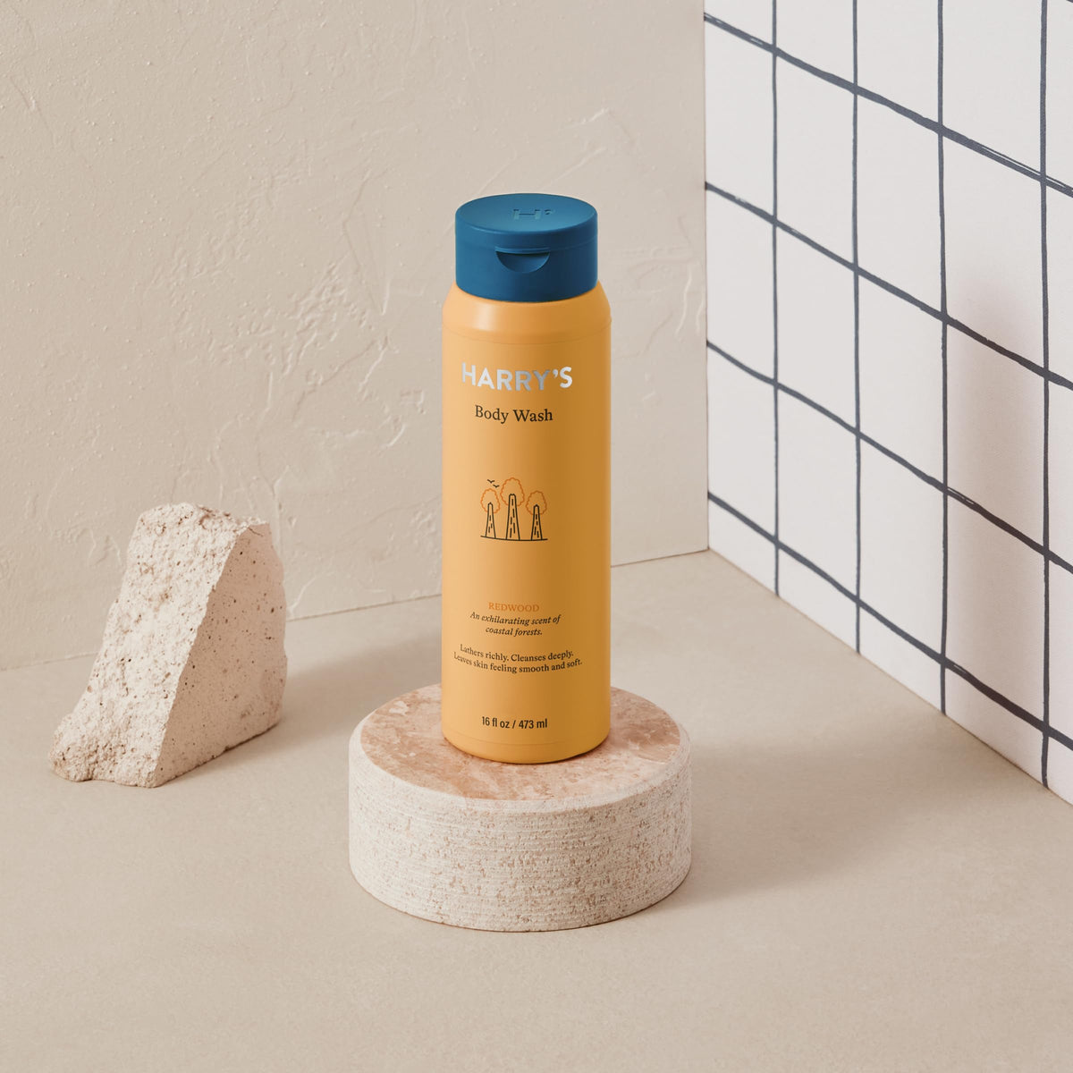 Harry's Redwood scent highlights woodsy notes, ideal for an energizing morning routine