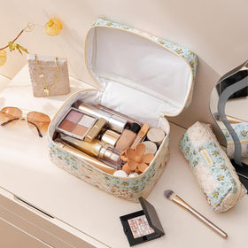 HBselect floral-pattern cosmetic bag, large capacity for brushes and skincare.