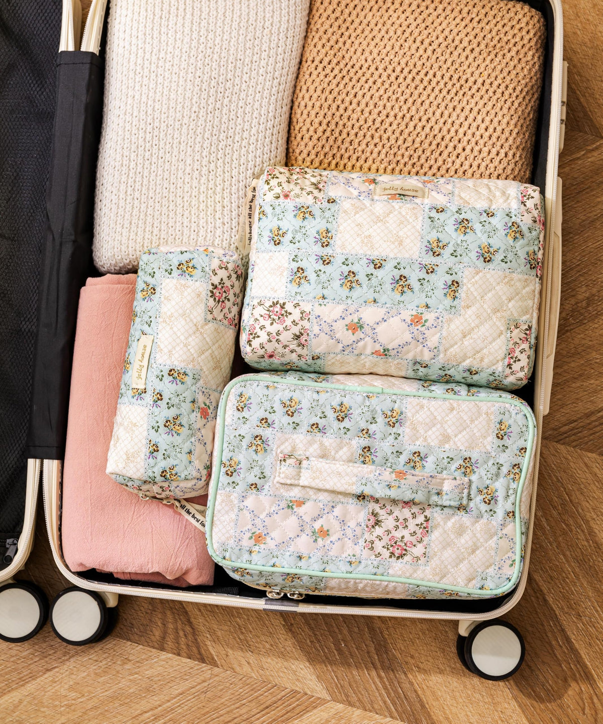 HBselect quilted bag in floral design, cotton fabric is easy to clean.