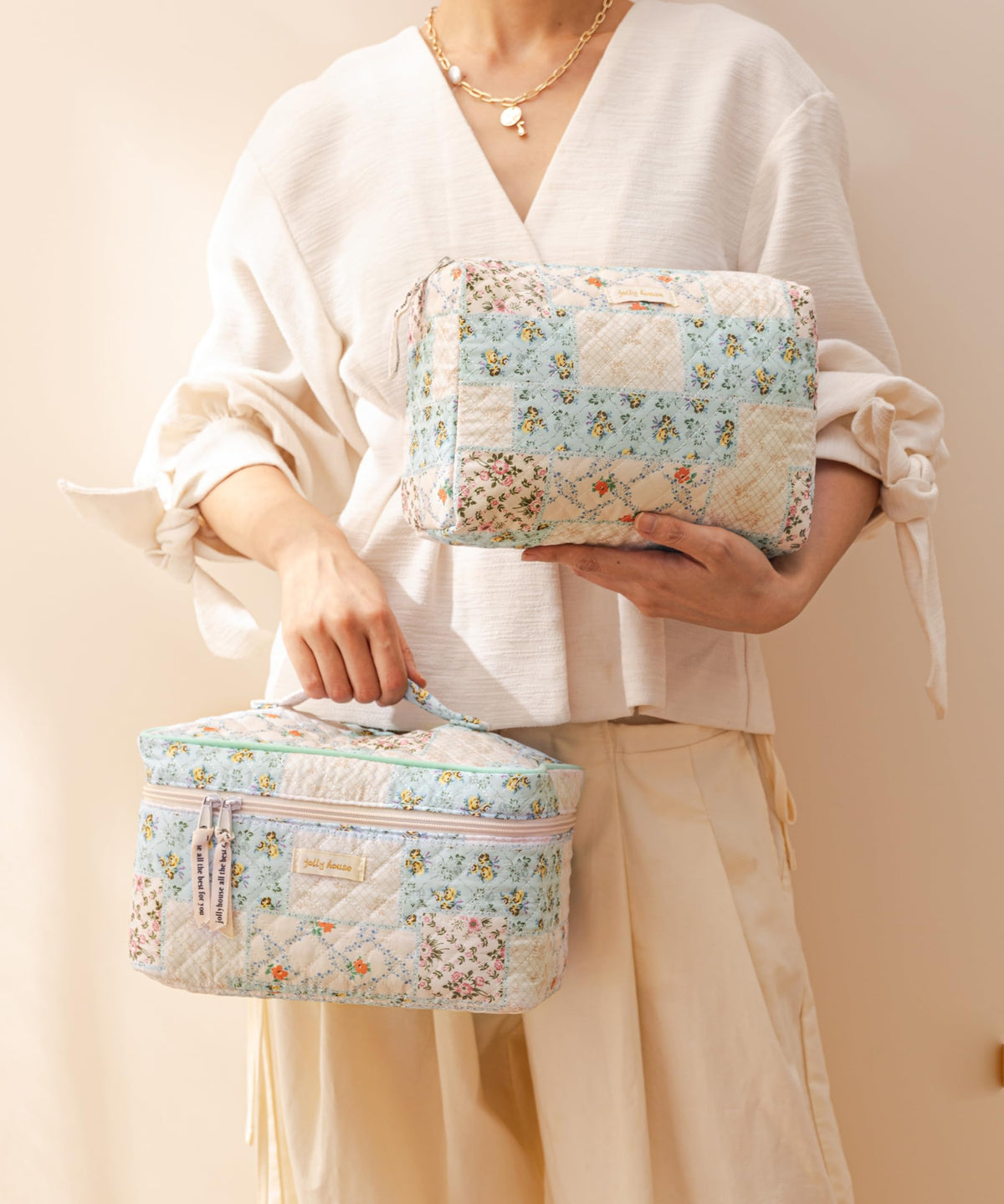 HBselect floral makeup bag, a stylish daily carry.