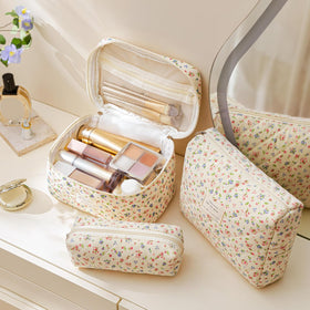 HBselect quilted makeup bag floral pattern, large capacity for brushes and skincare items.
