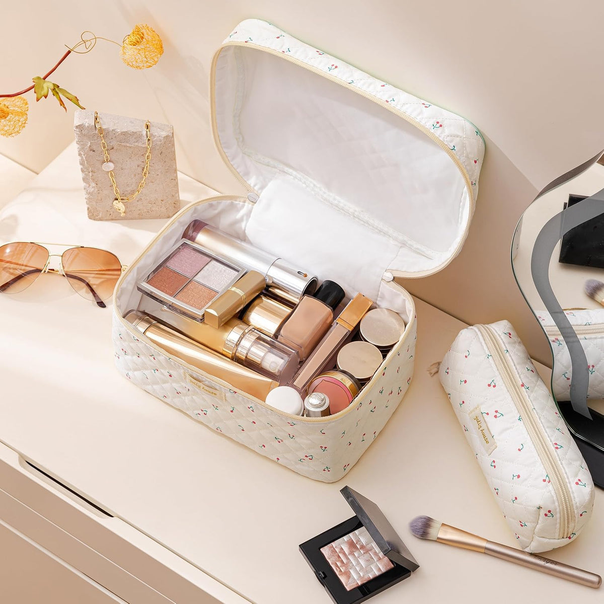 HBselect interior compartments keep brushes and small items organized