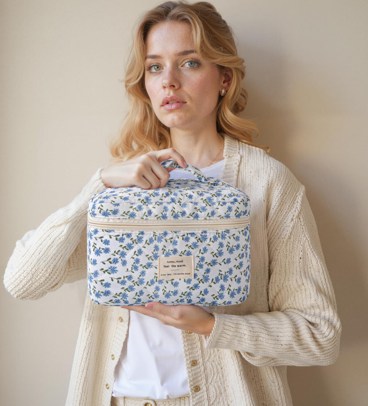 HBselect multifunction makeup bag ideal for cosmetics, toiletries, or stationery while traveling.
