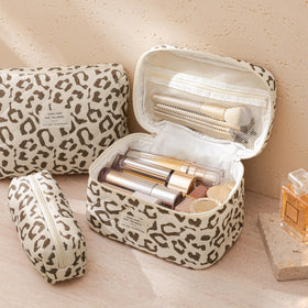 HBselect travel-size quilted bag perfect for cosmetics and toiletries.