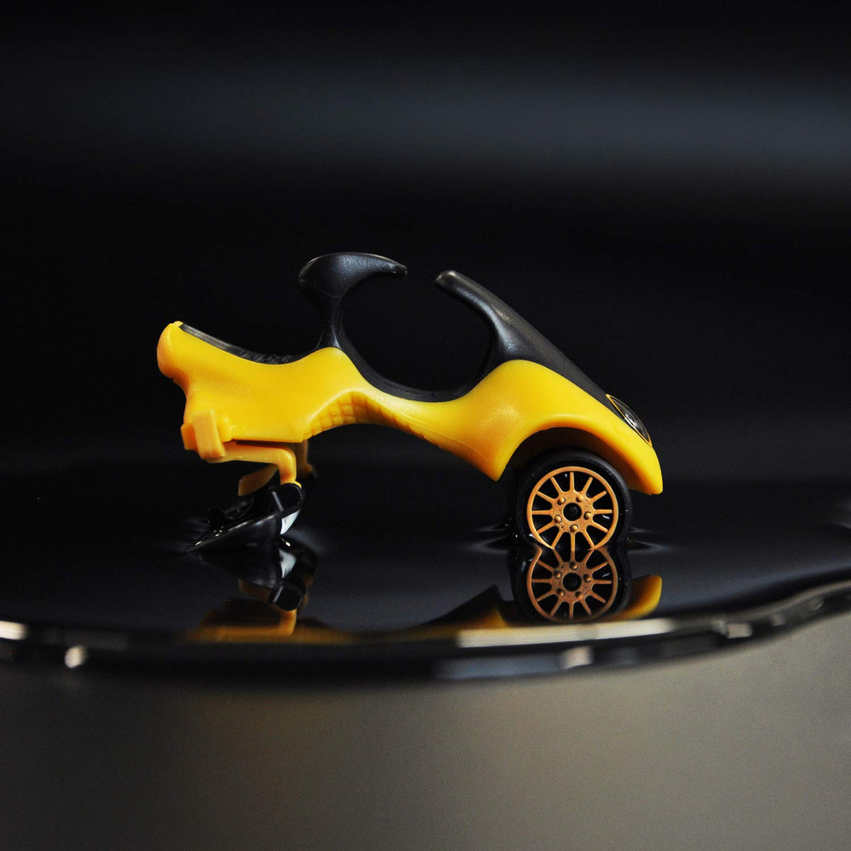 HeadBlade ATX flow-through design makes rinsing easy.