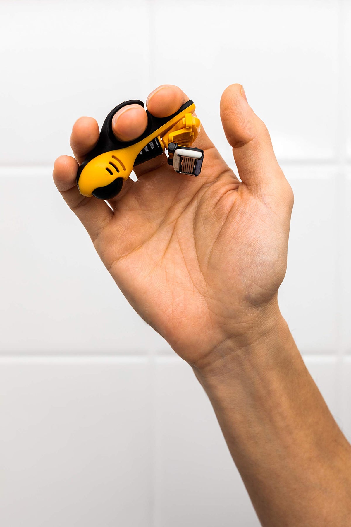 Larger, softer finger ring improves grip during shaving.