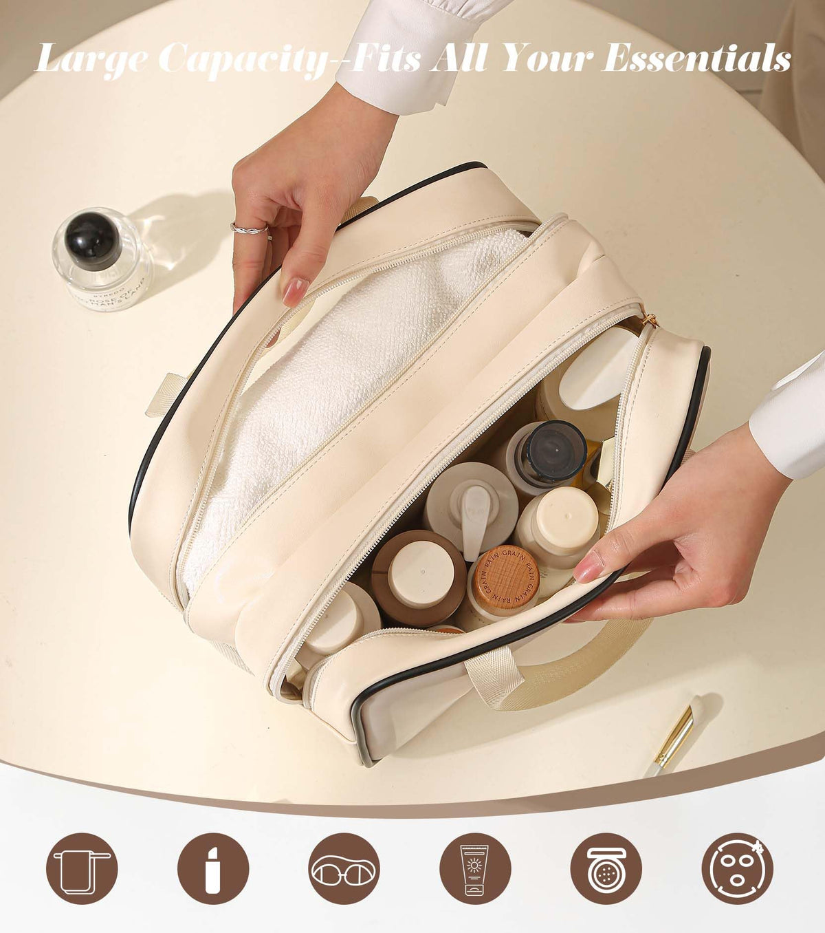 Heliar two-compartment design emphasizes privacy in the dry zone and visibility in the wet zone.