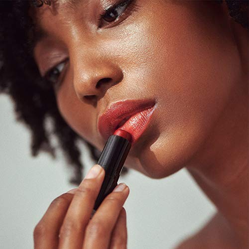 Close-up of applicator applying Henné Organics lip tint.