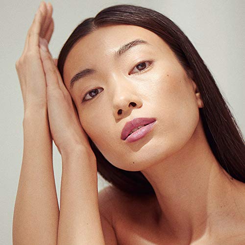 Outdoor shot with Muse Tint suggests quick touch-ups on the go.