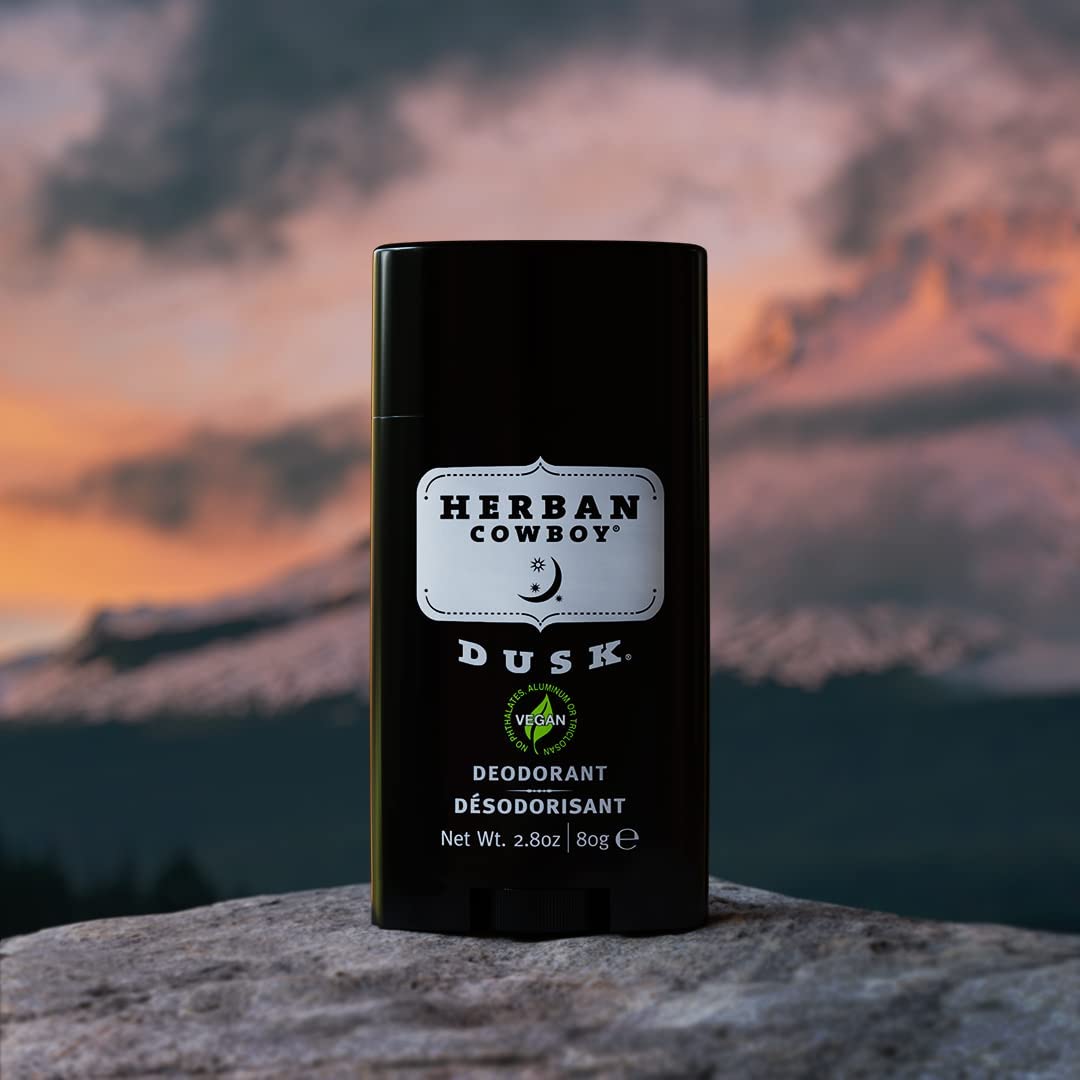 DUSK cap with branding hints at premium, ritual-friendly routine.